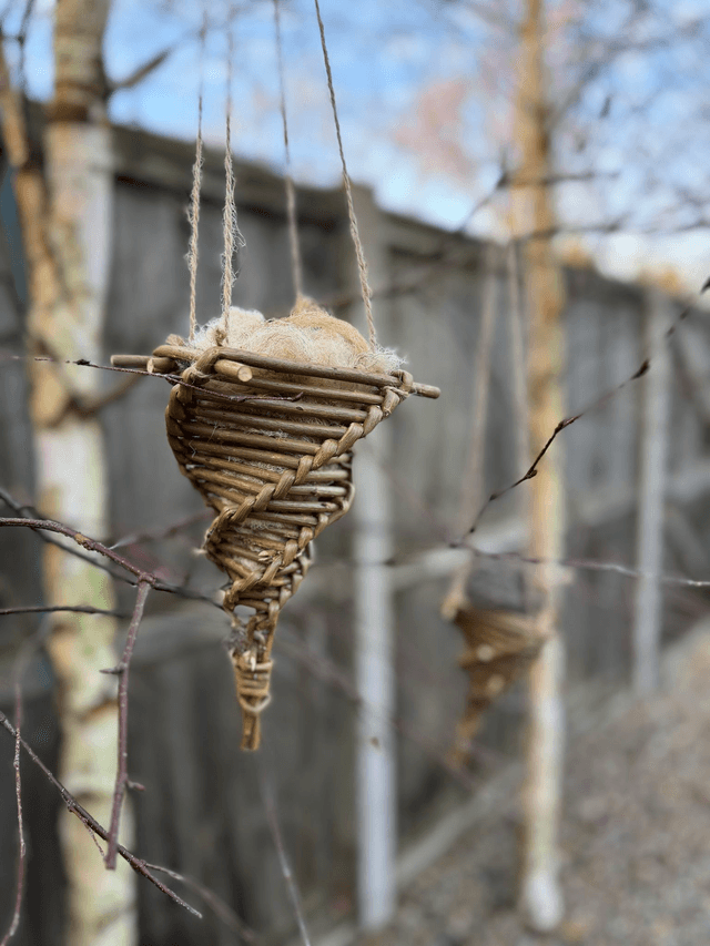 Nesting bird feeder (wool filled)